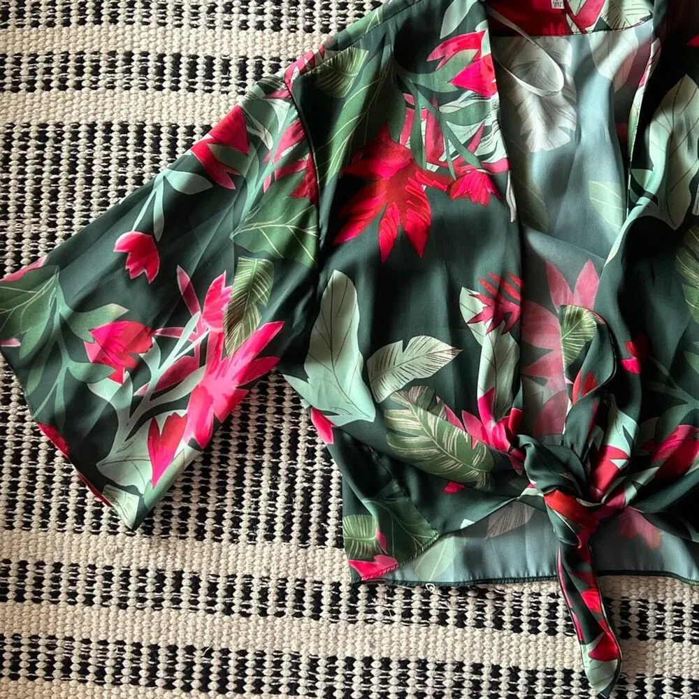 Lovers + Friends Size Small green cropped satin Tie front blouse REVOLVE - Picture 2 of 5